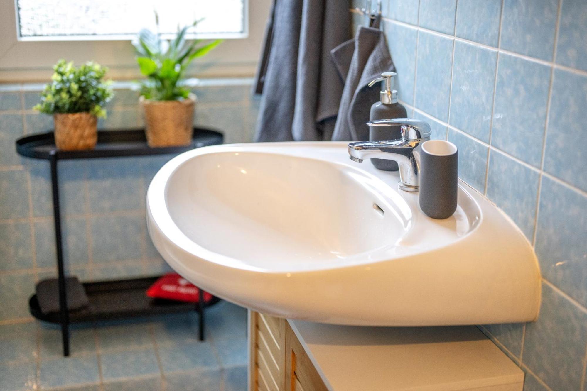 Suedstadt-Oase 1 Komfort Mit 2 Sz Und Balkon Koblenz  Bagian luar foto